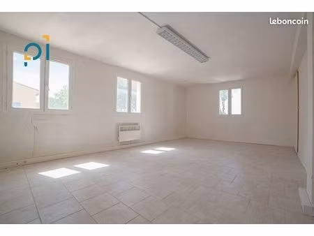 local commercial 60 m² saint cannat