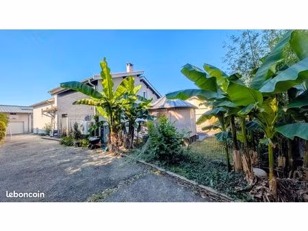maison familiale de 219 m²  7 chambres  dépendance aménageable  piscine  terrain de 729 m²