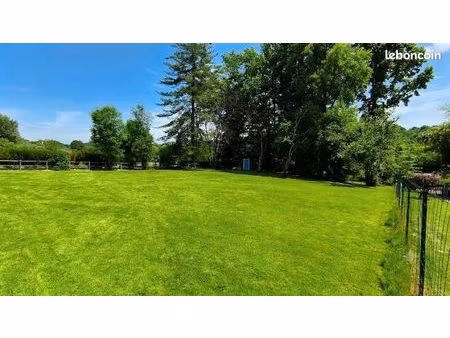 terrain 1 610 m² gan