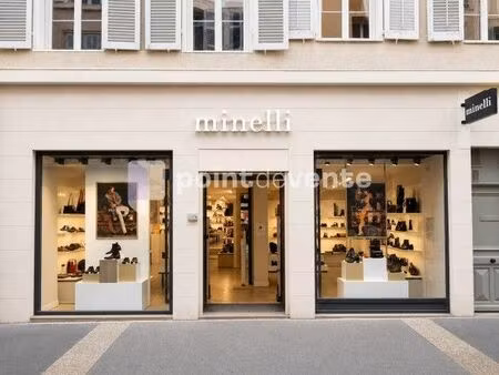 fonds de commerce chaussure/cuir 198 m²
