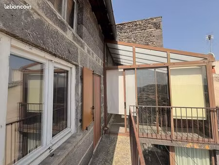 maison de bourg en pierres de volvic