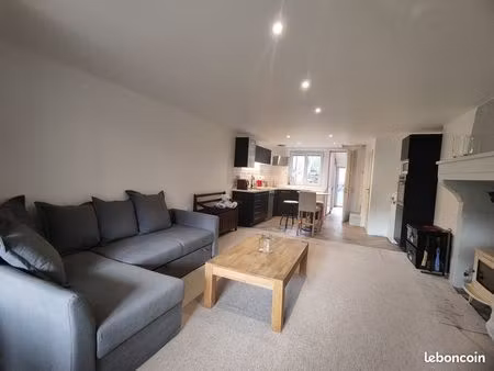 maison à orcines de 80m2  2 chambres  jardin  véranda  parking 2 voitures  proche puy de d