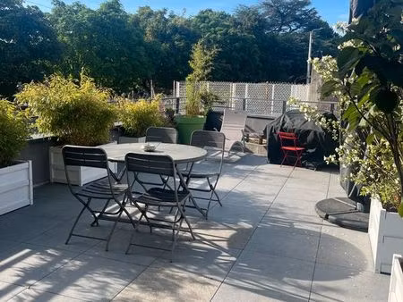 t3 avec terrasse garage et cave dans résidence sécurisée