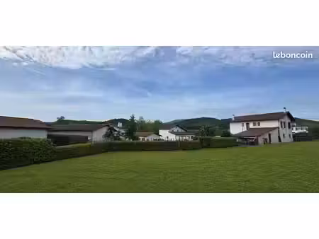 terrain plat et viabilisé à ibarron