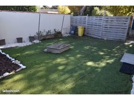 location t2 avec jardin  laure gignac la nerthe