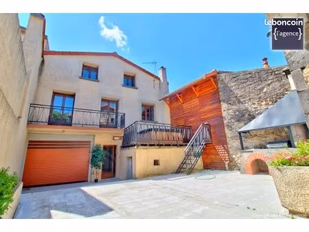 maison 9 pièces 236 m²