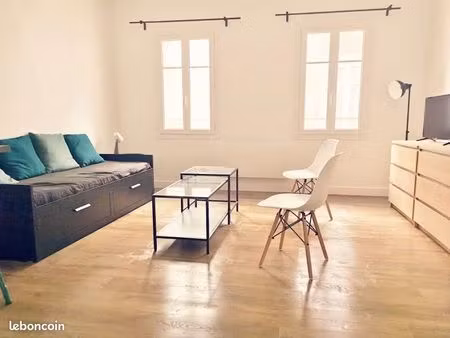 loue grand studio entièrement meublé et équipé en plein coeur d'aix-en-provence