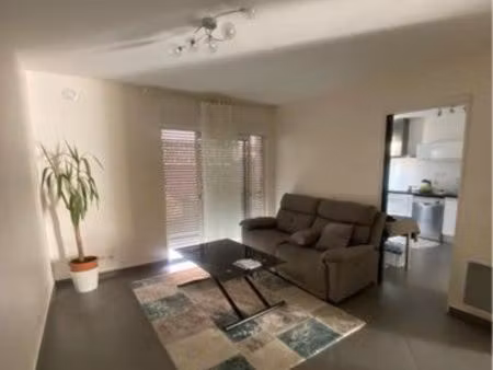 location appartement meublé f2 en cours séjour