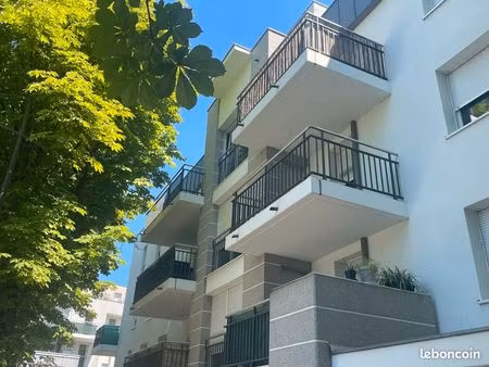 t2 45 m² avec terrasse + parking