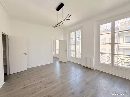 bureaux 105 m²