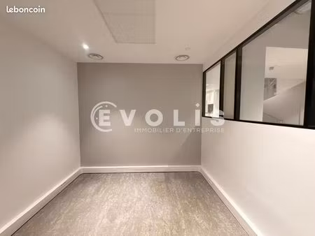 bureau 136 m²