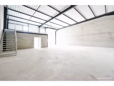 local 240 m² mornant