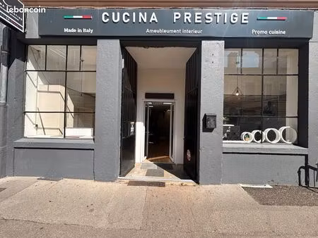local commercial 833