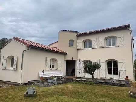 belle villa en limagne  affaire rare