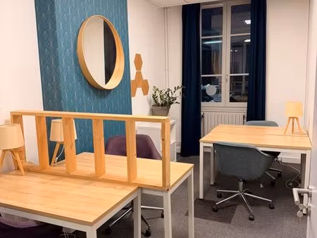 bureau 1 à 4 postes (cordeliers  lyon 69002)  fermé dans un espace d'entreprises (salle de