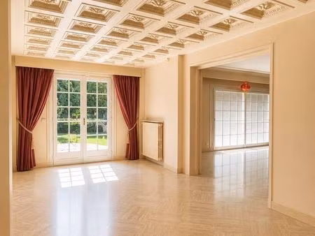 exclusivité - grande propriété familiale avec piscine et tennis. fort potentiel de rénovat