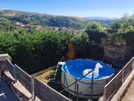 champeix  63320  maison 170 m²  3 chres  terrasses  stationnements  terrain  cave  atelier