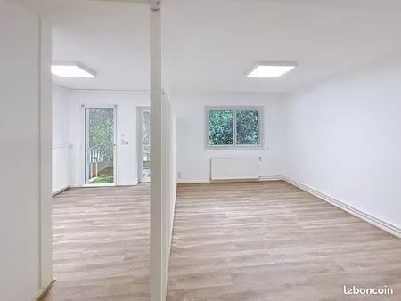 bureau 43 m²