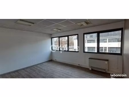 bureau 16 m²