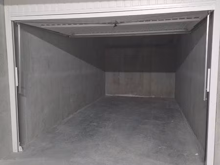 garage boxé à louer centre ville hendaye