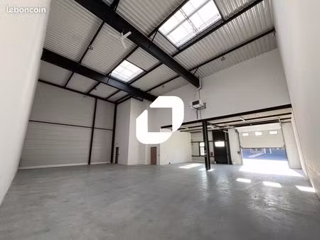 local d'activité 9 003 m²