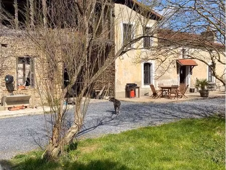 maison ancienne avec dépendances fort potentiel