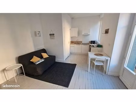 location studio rénové climatisation charges incluses dpe c