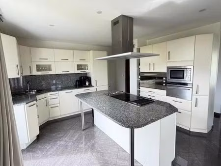 duplex 6 pièces 147 m²