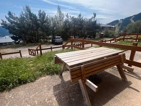 à louer à l’année t2 refait à neuf avec jardin