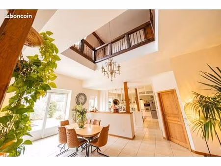 superbe propriété entièrement rénovée de 255 m2 hab. sur plus de 20 ares de terrain