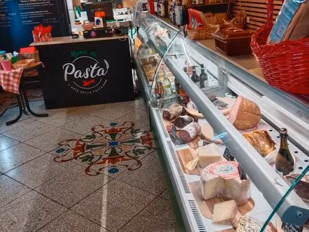 restaurant epicerie street food