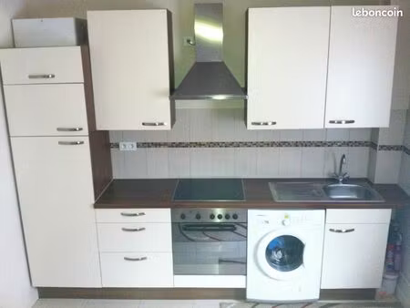 grand f2 entièrement rénové (cuisine équipée)