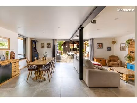 propriété 5 pièces 222 m²