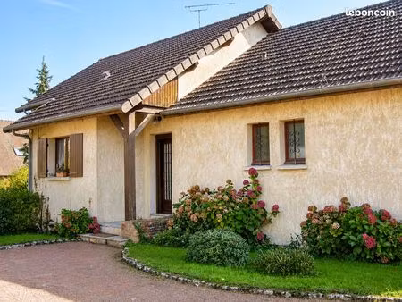 villa lumineuse de 108 m² + espace aménagé en sous-sol – terrain de 2 000 m² – saint-mauri