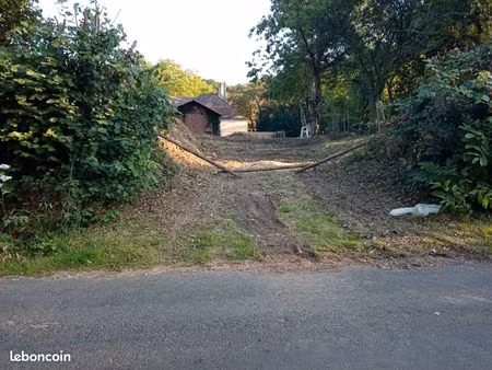 terrain constructible 875 m² arboré – classé monument historique