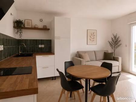 t2 meublé rénové de 34 76 m² avec terrasse  jardin et parking