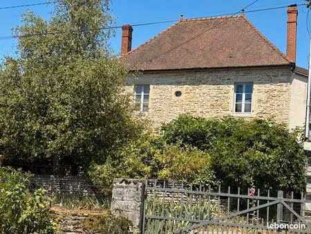 proche buxy  grande maison en pierre