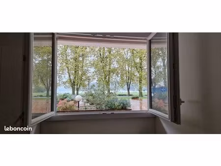 studio meublé face au lac