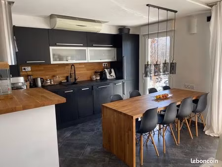 appartement entièrement rénové et meublé à 700m de la douane