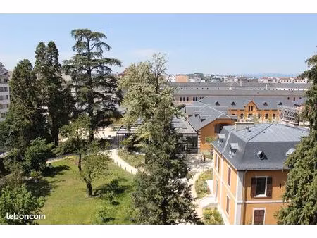 t2 lumineux avec vue sur les haras