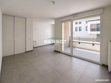 studio 1 pièce 32 m²