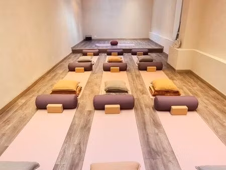 lieu clé en main de 90 m² avec 2 espaces coffee shop & salle bien-être – annecy centre pro