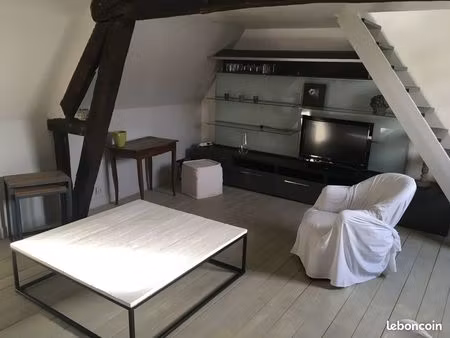 location meublé triplex avec garage. centre ville près du lycée corneille. commerce à prox
