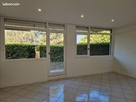 grand t2 lumineux rez jardin