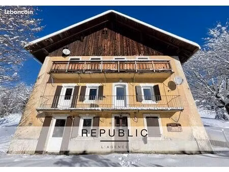 immeuble 15 pièces 222 m²