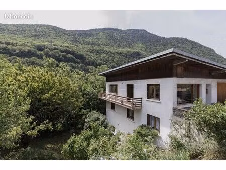 propriété 9 pièces 253 m²