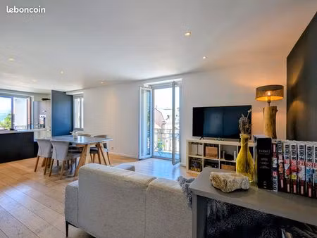 t4 rénové 79 m² - 3 chambres - vue panoramique - centre-ville