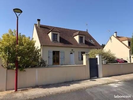 maison familiale 135 m² – 4 chambres – jardin 650 m² – calme