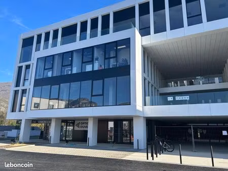 local neuf 107 m² – challes les eaux – en face de la clinique médipole – rooftop + parking