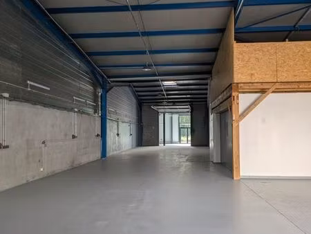 local 200 m²